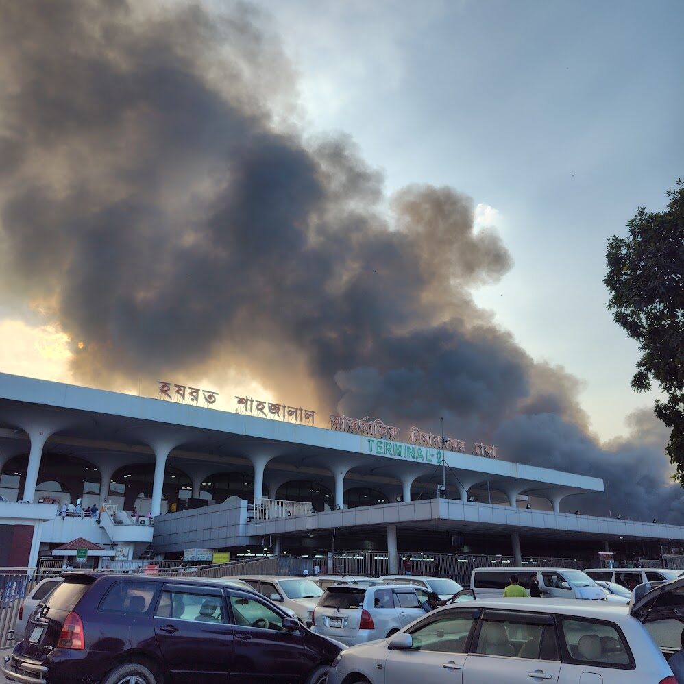 ダッカ空港の火事